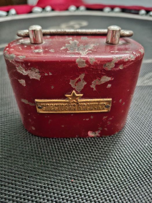 Стара метална соц касичка