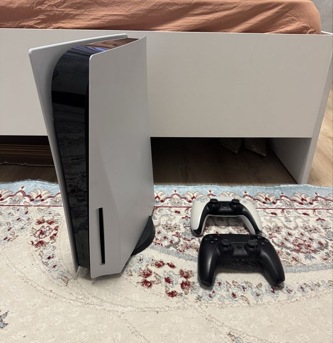 PS5 с дисководом + 2 джойстика