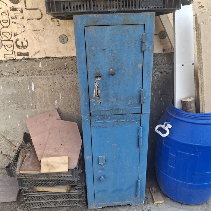 Продам железный сейф