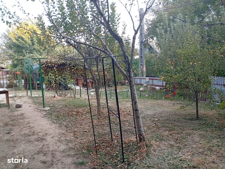 Casă cu 5 camere de închiriat, curte împrejmuită