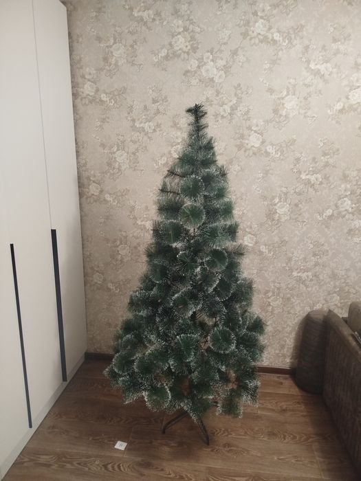 Продам ёлку , в хорошем состоянии.