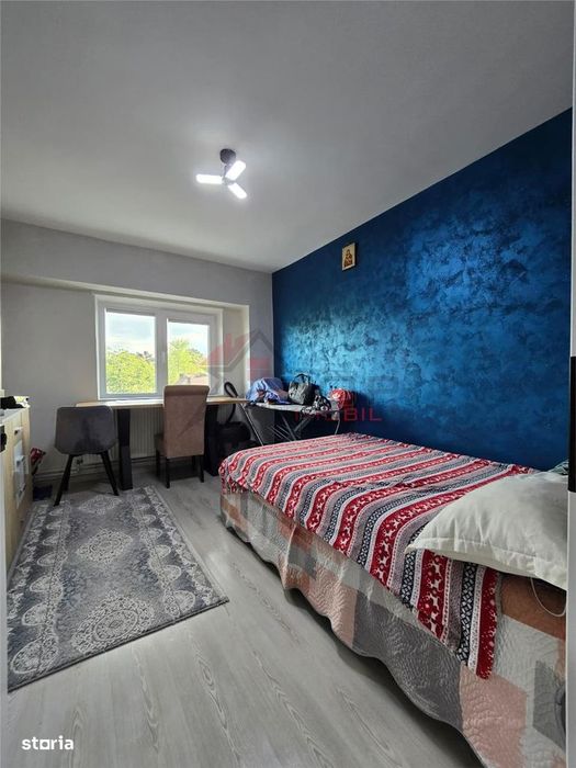 Etaj 2 - Lunca Cetatuii 4 camere decomandat cu 2 bai, bloc din ''97