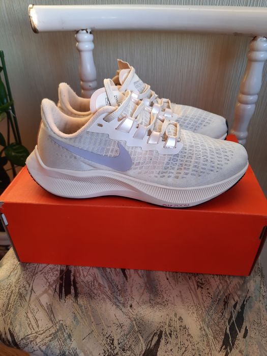 Продам кроссовки Nike