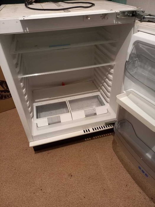 Встраиваемый холодильник "Whirpol"