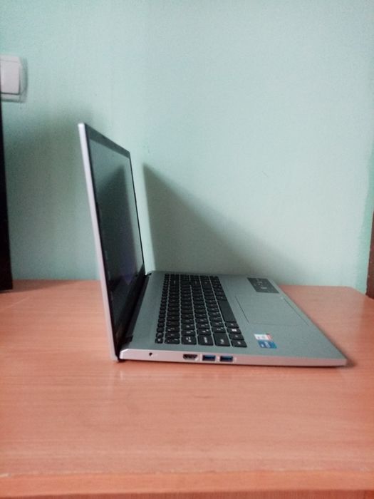 Продам новый ноутбук "acer".