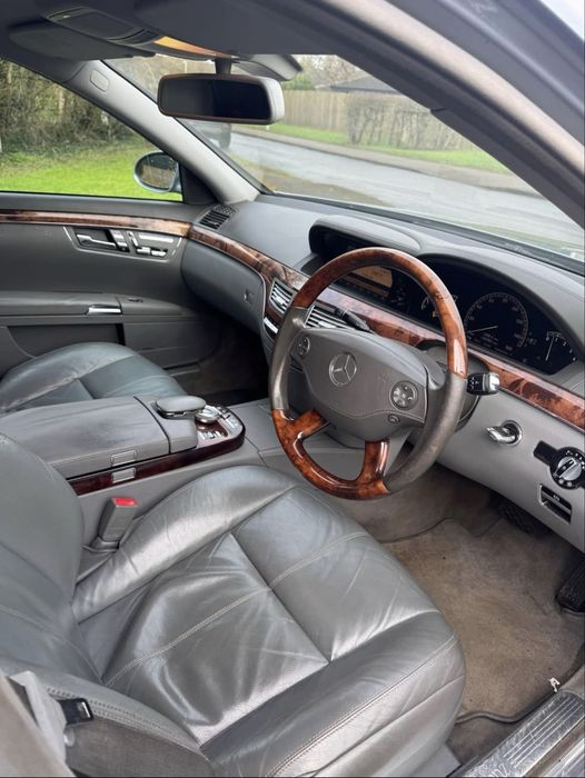 Mercedes Benz - S320