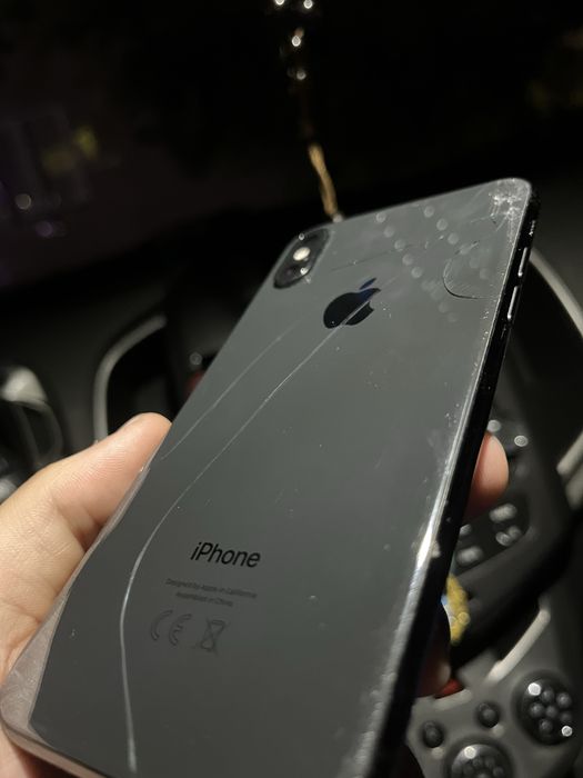 iPhone XS  64 G