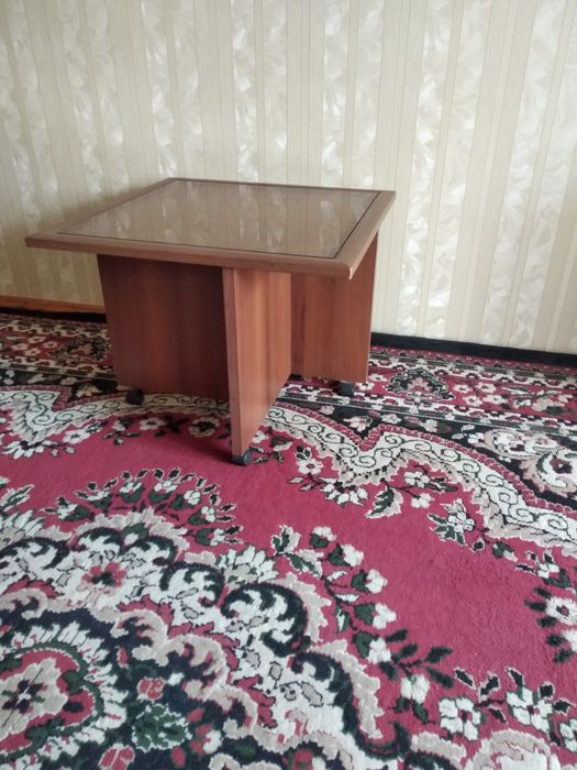 Продам прихожую, журнальный,столы
