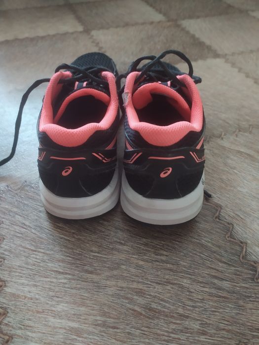 Продам кроссовки ASICS