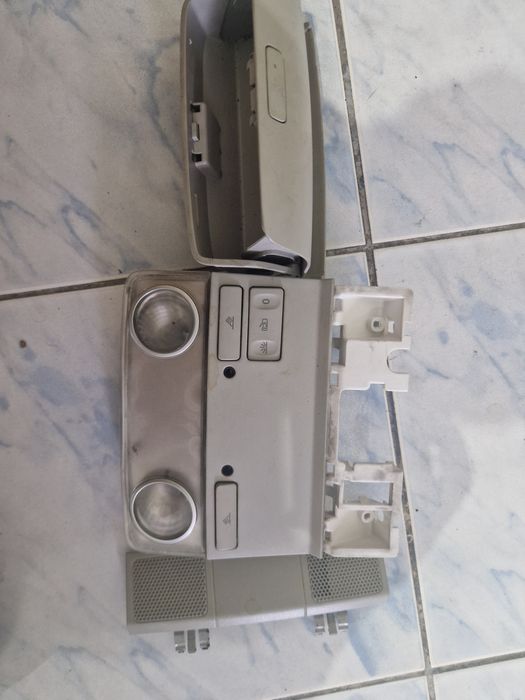 Vand panou lumini plafoniera golf 5 1  1 .9 tdi perfect funcțională cu tot cu becurile incluse care funcționează
