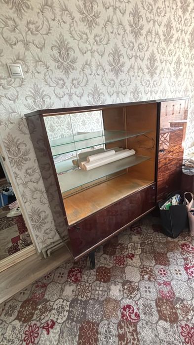 Стенка мошный стойкий