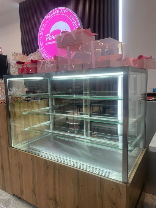 Витринный холодильник