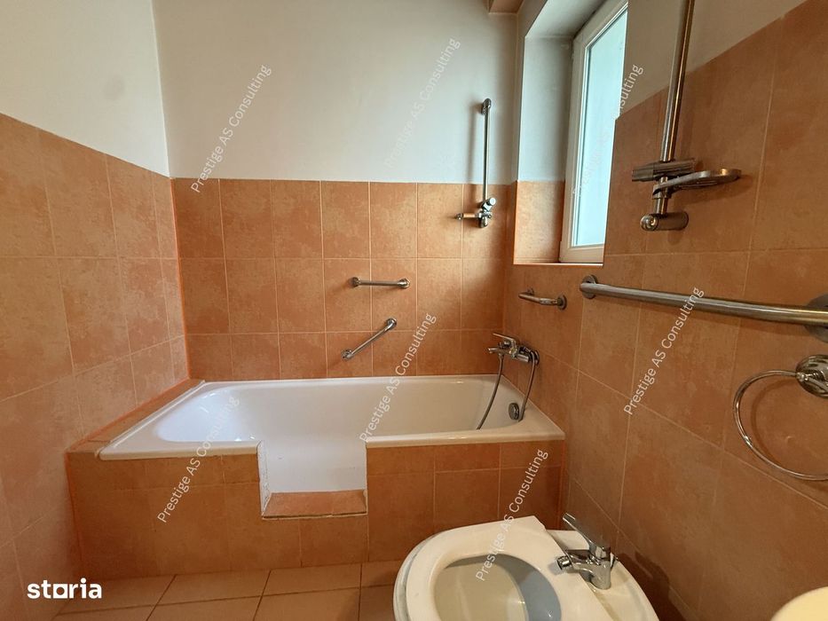 Apartament 4 camere, parter inalt zona Punctele Cardinale - Central