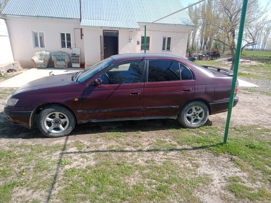 Тойота Карина е 1993 г 2.0 куб