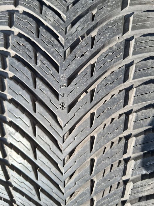 225 45 17 Nokian 94V