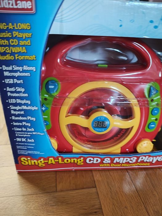 Караоке микрофон и CD player.
