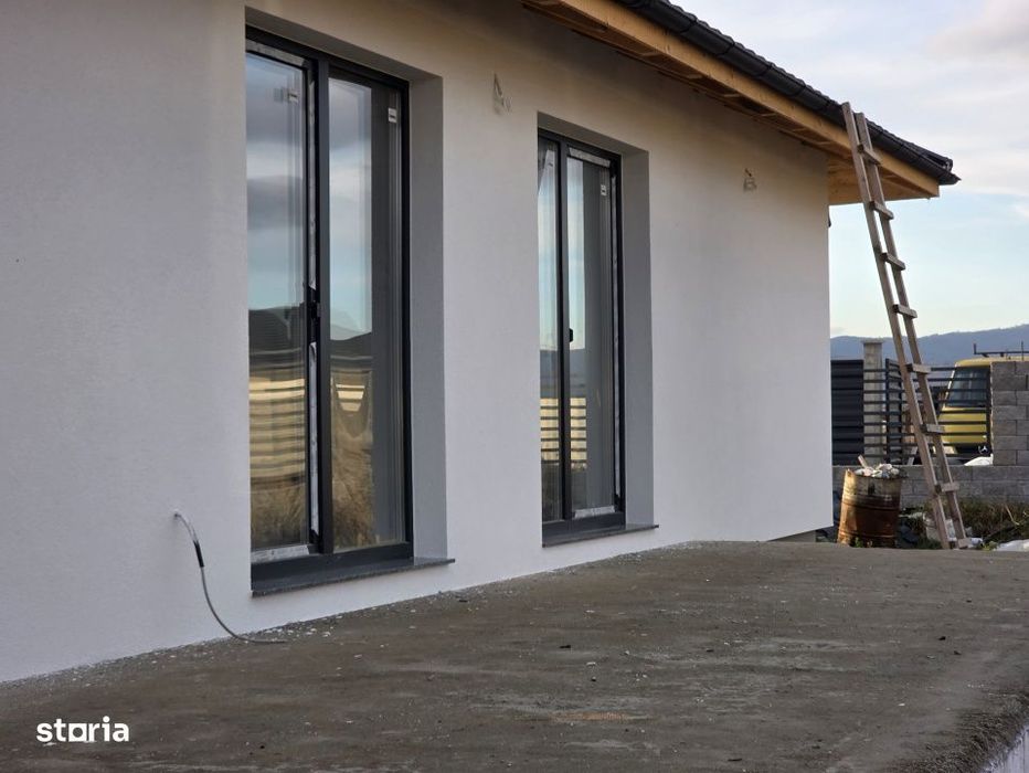Casa individuala moderna cu patru camere, teren 553mp, Cristian