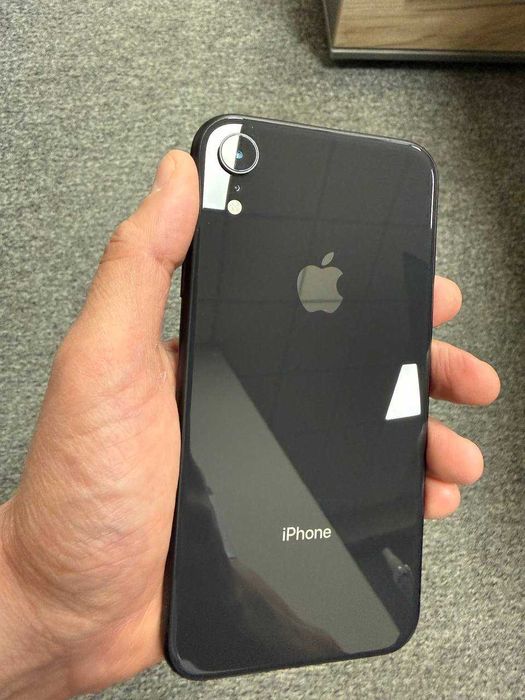 iPhone XR 128GB Black в отличном состоянии.
