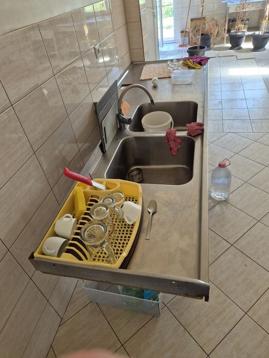 Se vinde scaune tapitate lemn masiv,, cuptor pizza,gratar electric ,masina sigilat boluri si tavi,friteuza electrica 2 cuve!