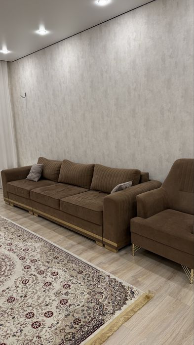 Хороший диван в зал