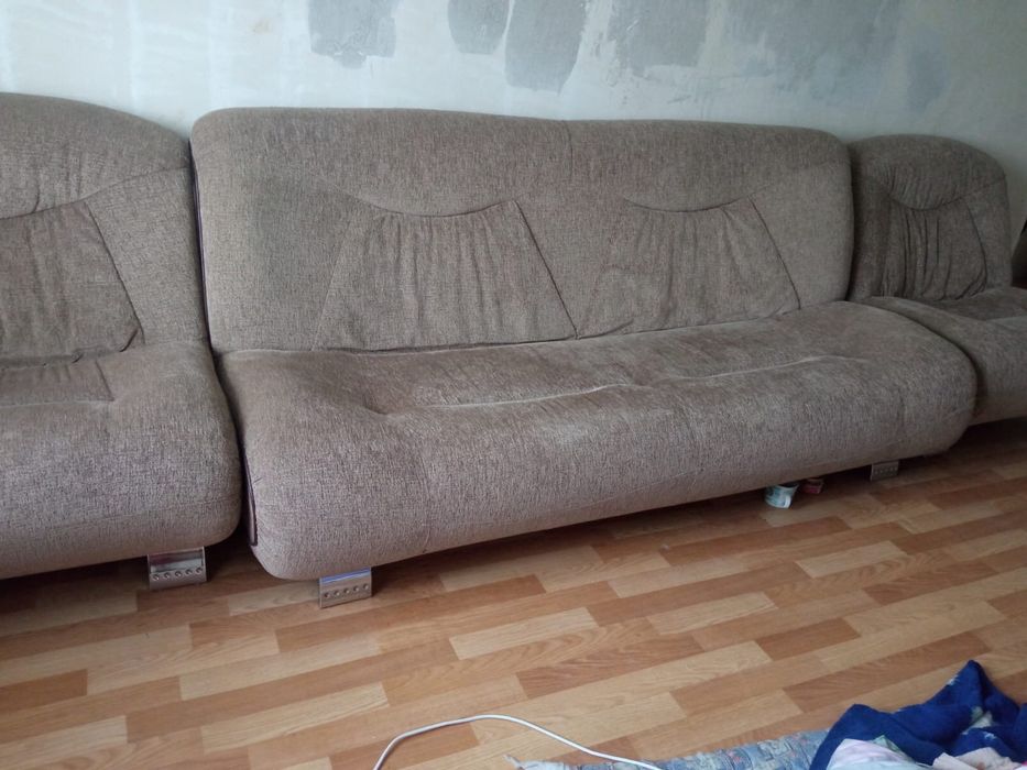 Диван с двумя креслами