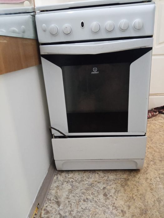 Продам газ плиту