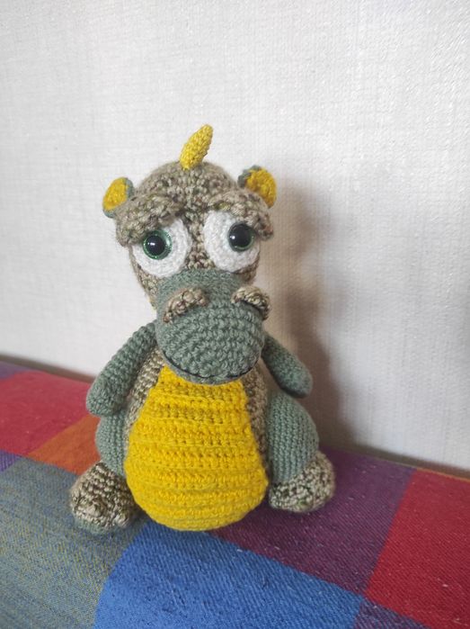 Продам вязаный дракончик