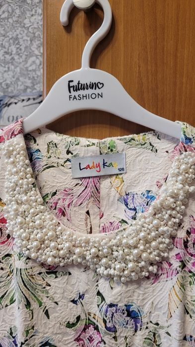 Нарядное платье на девочку рост 128 см.