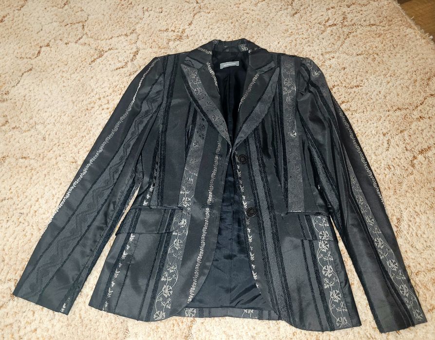 Vând costum elegant