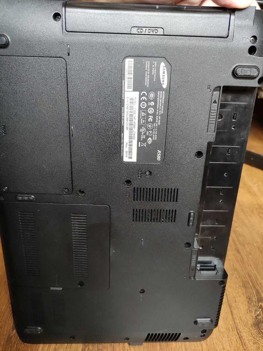 15.6" лаптоп Samsung R580, i3-370M, ATI HD5470 1GB