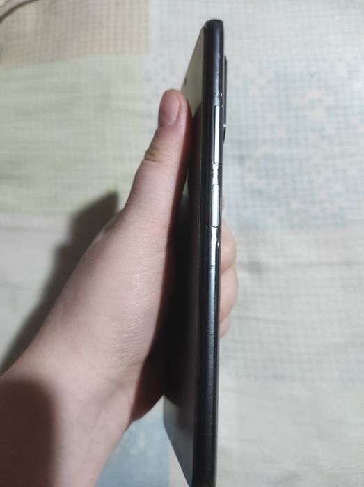 Продаю Poco f3 6/128