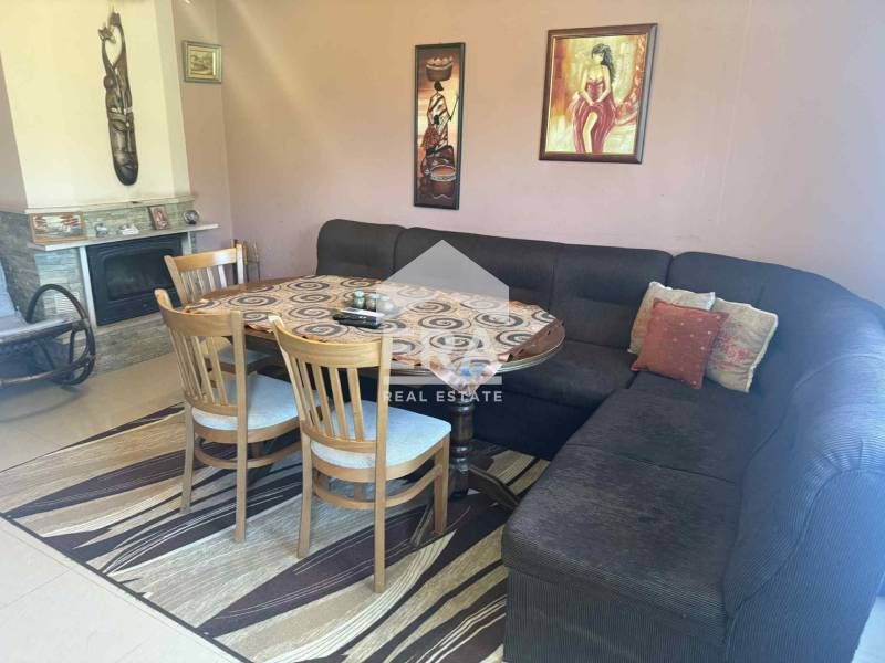 Ексклузивен тристаен апартамент с камина и локално парно, район Владис