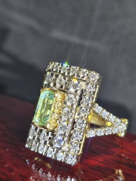 Золотое кольцо с бриллиантами