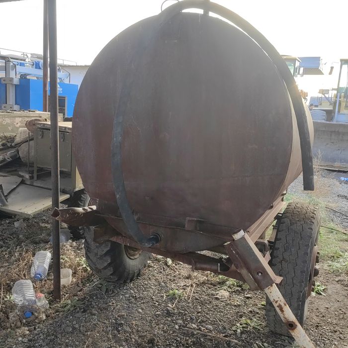 Прицеп с бочкой для воды 2.5 куба