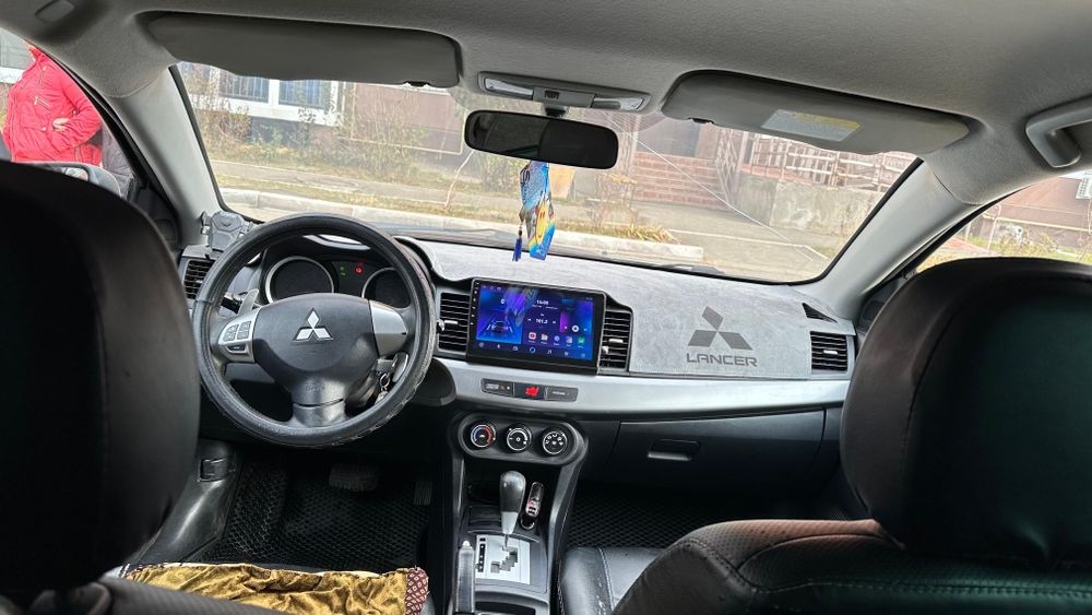 Машина Лансер  2011