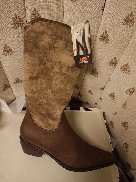 Продавам нови ботуши