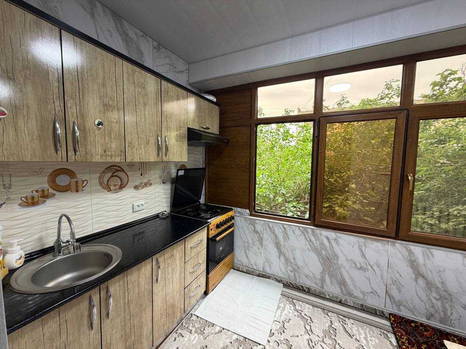 Продаётся 3х комн квартира на 2 этаже Ор-р 6 микрорайон Лавита