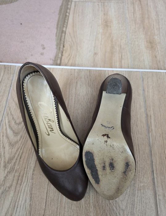 Vand papuci cu toc, culoarea maro