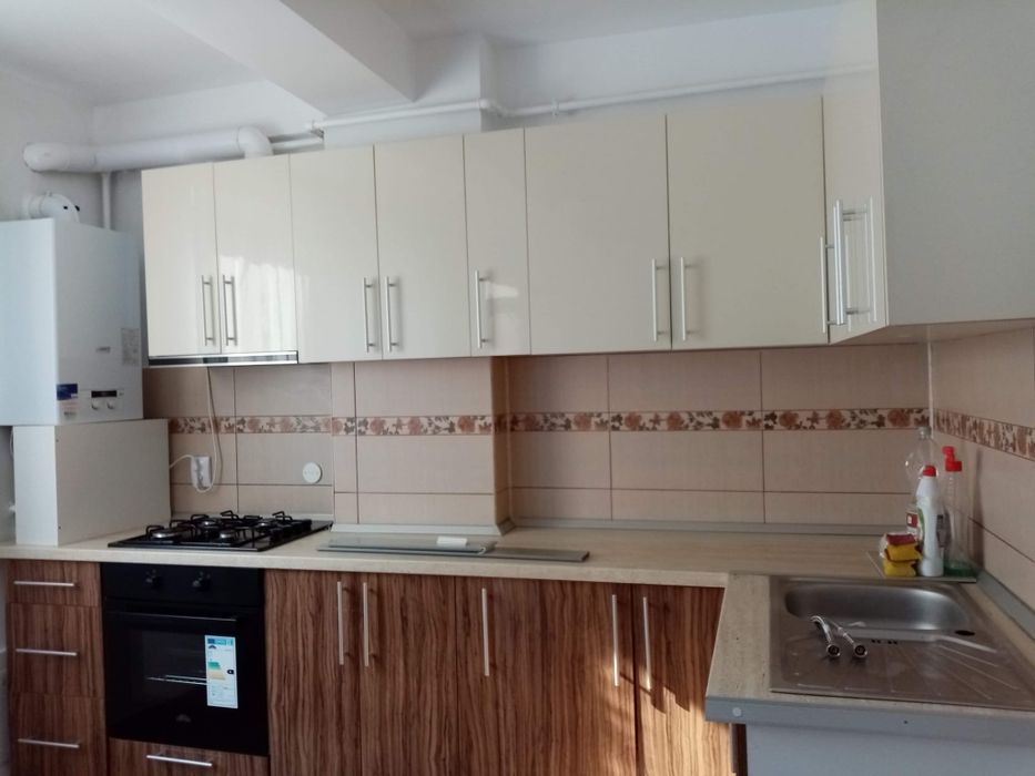 Închiriez apartament