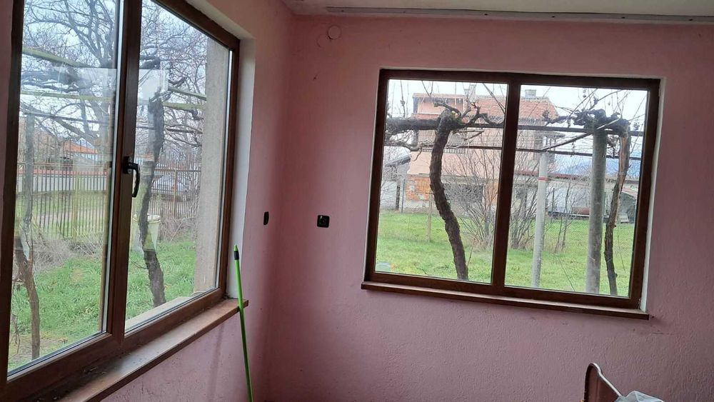 Продава се: Тухлена къща 70 кв.м с двор 1200 кв.м в с.Васил Левски