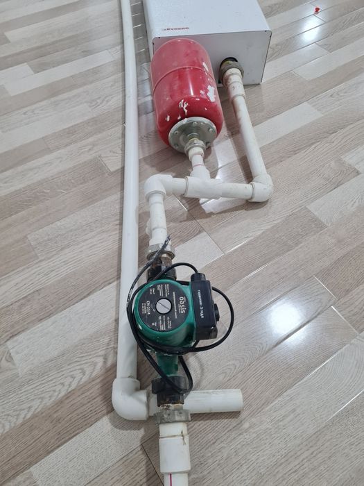 Электрический  котел  и  другие  детали  в комплекте