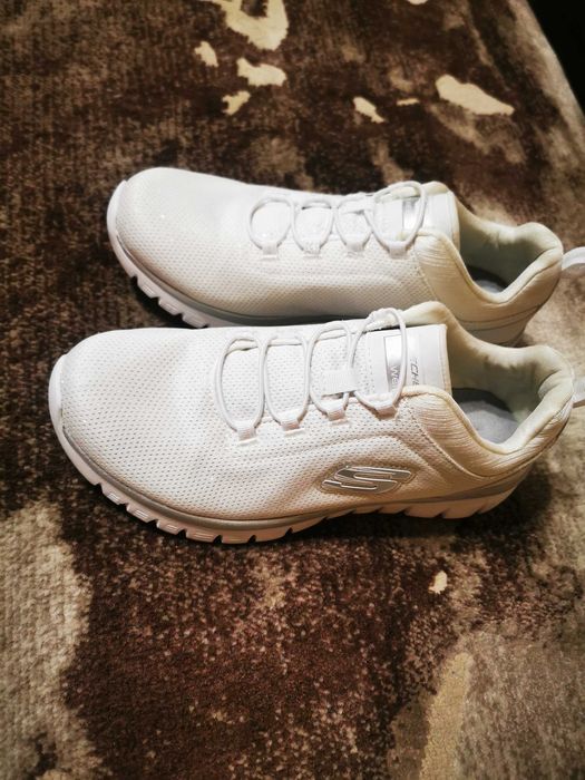 Чисто нови Маратонки 39