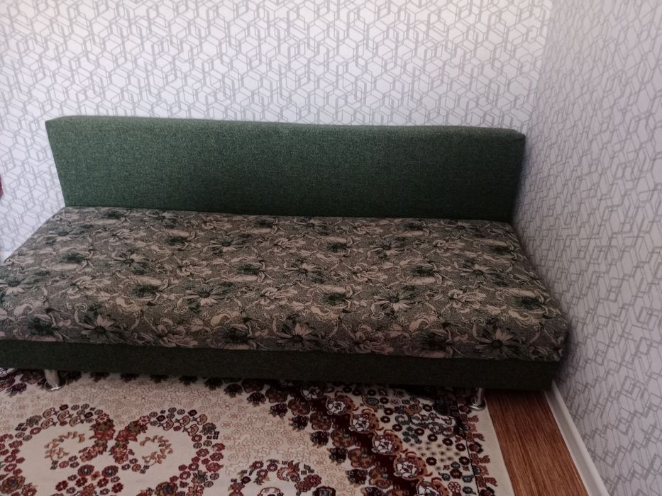 Продам диван тахту за 5000 тенге.