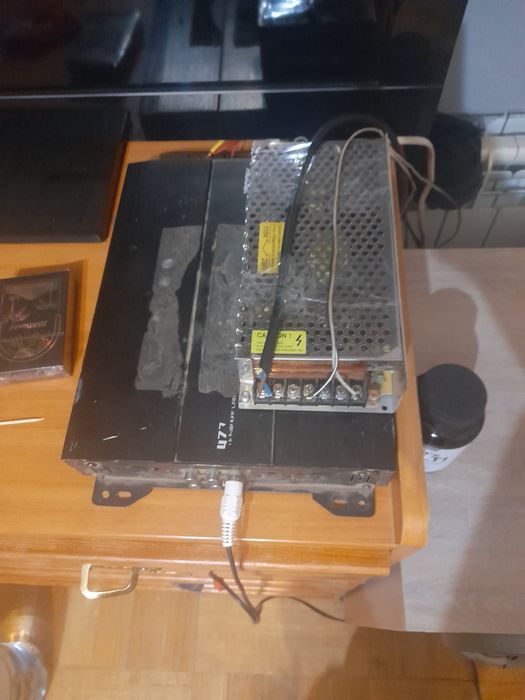 Продам саб с Усилителем с блоком питания 12 вольт