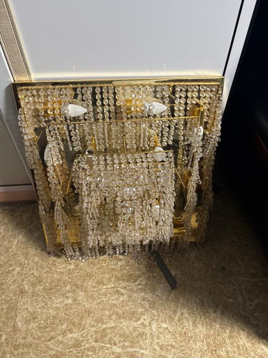 Диван стол люстра