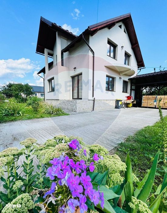 Casă / Vilă cu 5 camere de vânzare în zona Sud-Est