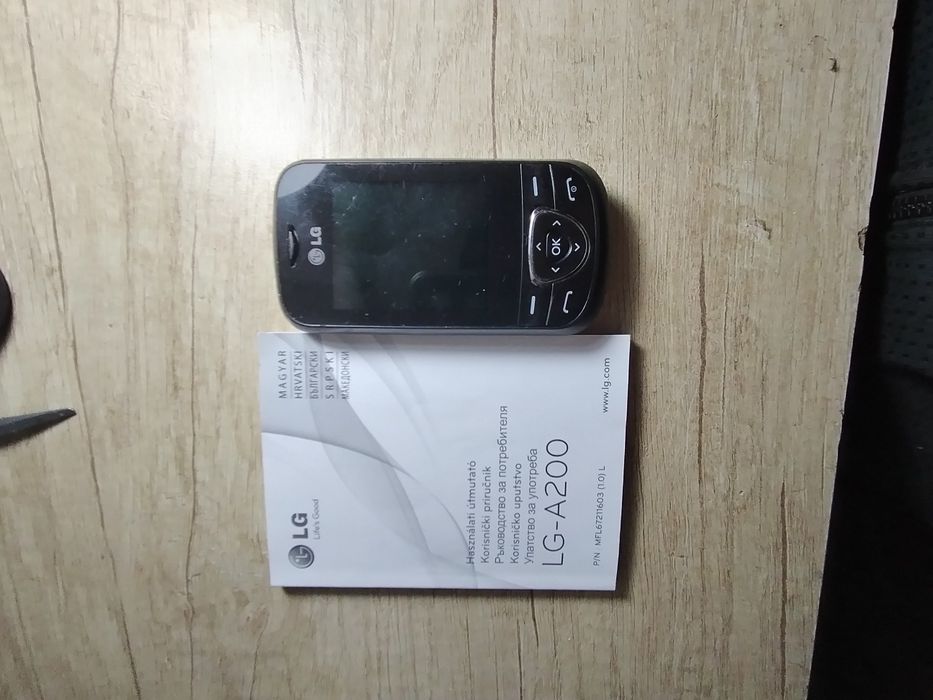 Продавам запазен телефон LG