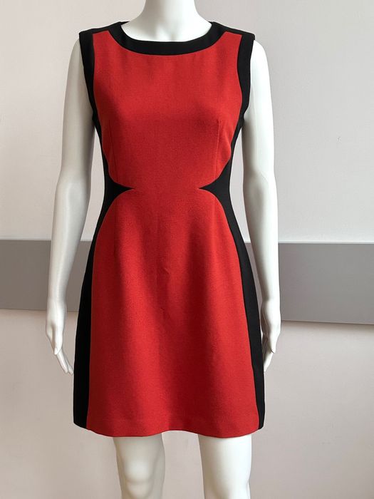 страхотна рокля с елегантна визия Prada