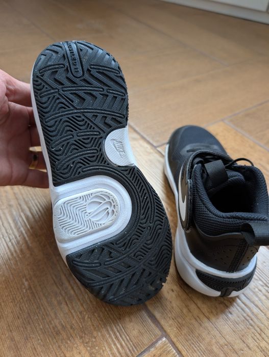 Adidași copii Nike Team Hustle 32