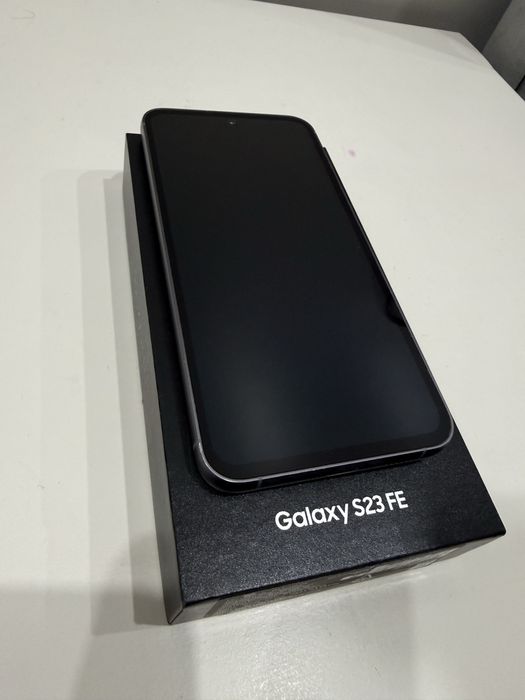 Самсунг S 23 FE телефон